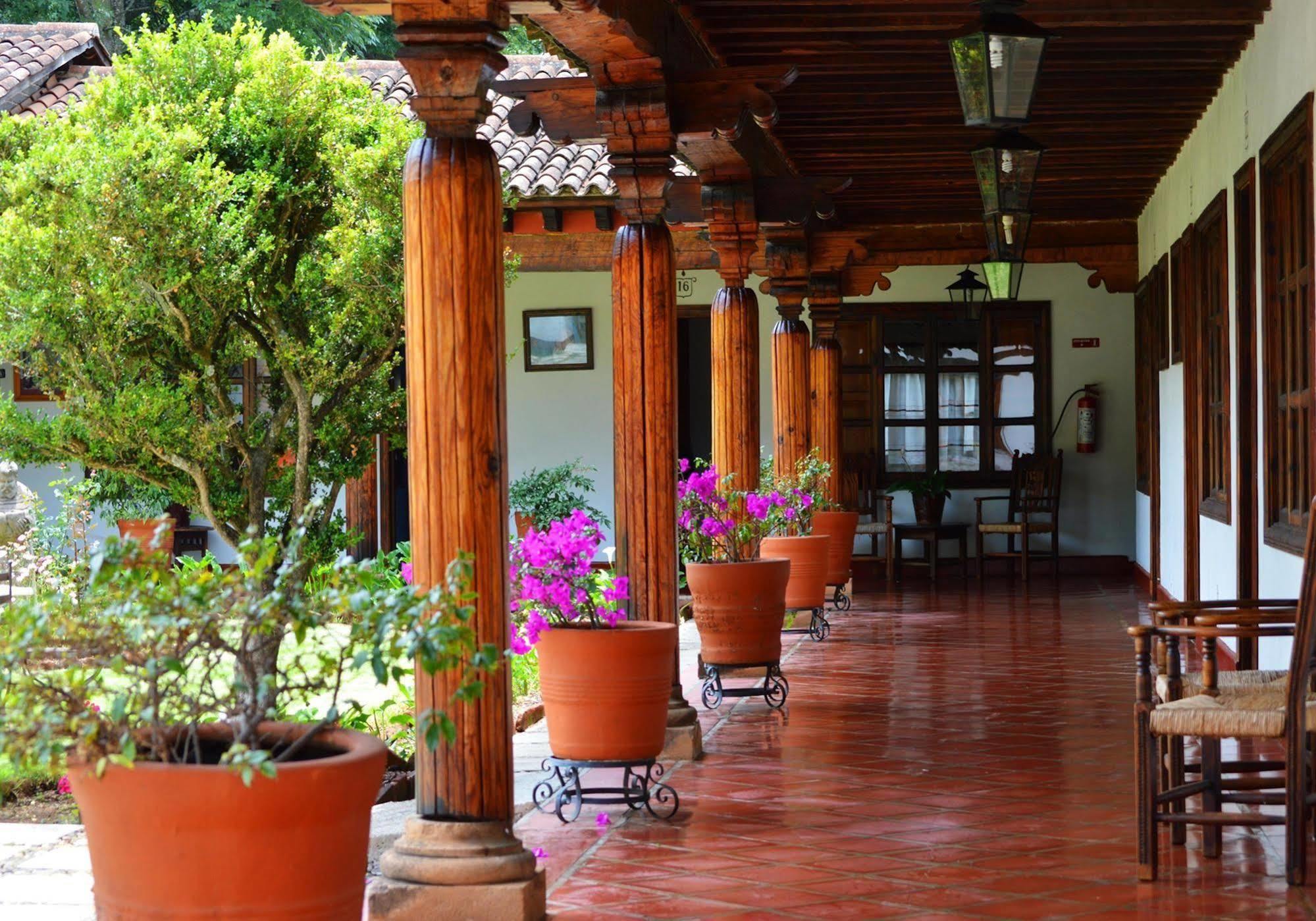 Hosteria San Felipe Pátzcuaro Exteriör bild
